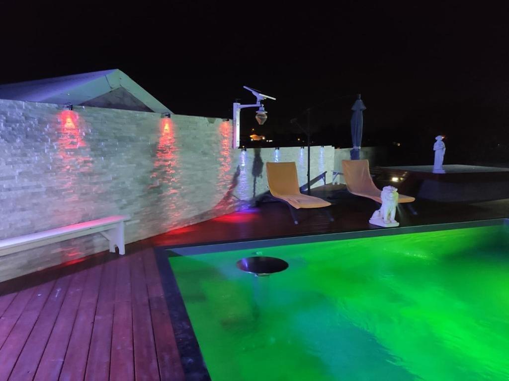 Zannanna F1 De Charme Tout Equipe Le Moule Avec Piscine Экстерьер фото