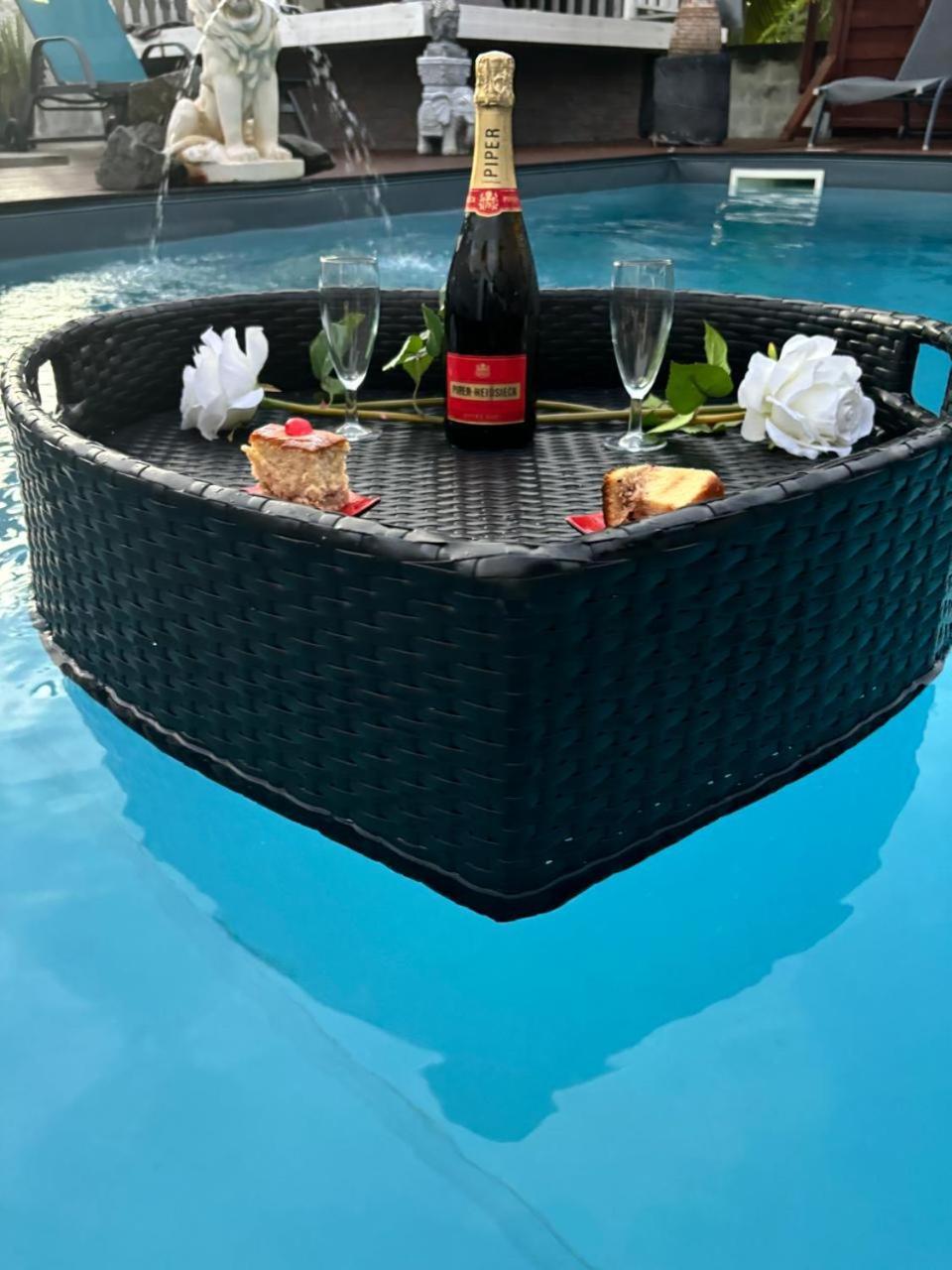 Zannanna F1 De Charme Tout Equipe Le Moule Avec Piscine Экстерьер фото